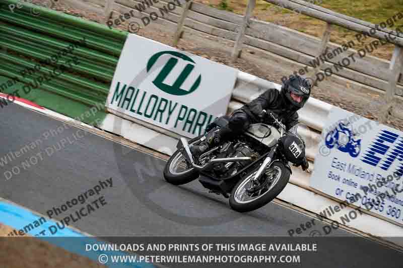 Vintage motorcycle club;eventdigitalimages;mallory park;mallory park trackday photographs;no limits trackdays;peter wileman photography;trackday digital images;trackday photos;vmcc festival 1000 bikes photographs